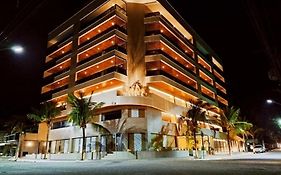 Apê Família Praia do Forte com 2 Quartos e Sacada